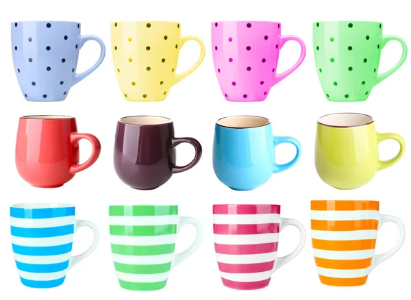 Collage di tazze colorate isolate su bianco — Foto Stock