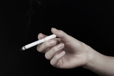 uyuşturucu bağımlılığı kavramı - el sigara tutarak