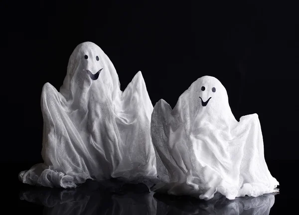 Привиди на Хелловін, ізольовані на чорному — стокове фото