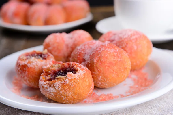 Deliziosi biscotti pesche sul tavolo primo piano — Foto Stock