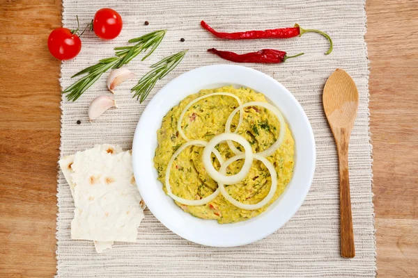 Bir kase taze humus, yaklaşın. — Stok fotoğraf