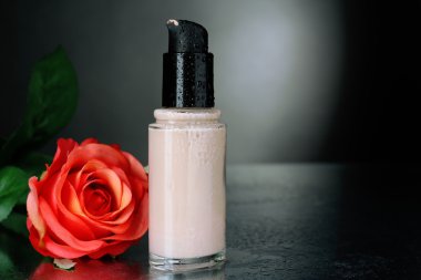 Vakıf krem koyu arka plan üzerinde