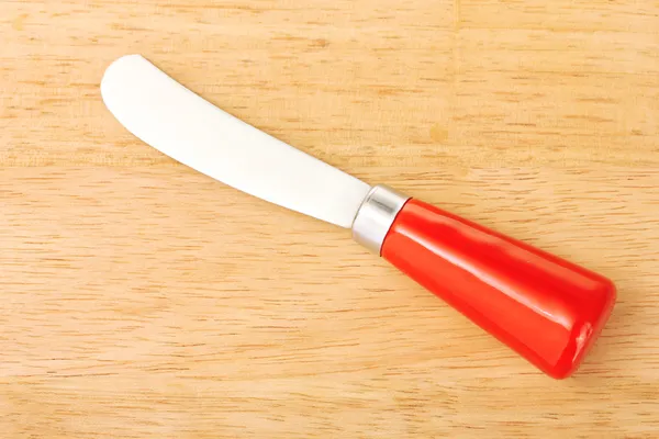 Tagliere con coltello per primo piano formaggio — Foto Stock