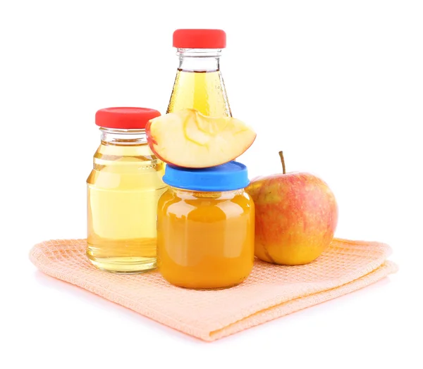 Babyvoeding met apple in glazen potten, geïsoleerd op wit — Stockfoto