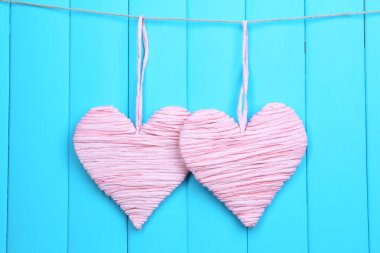 ahşap zemin üzerinde dekoratif Kalpler