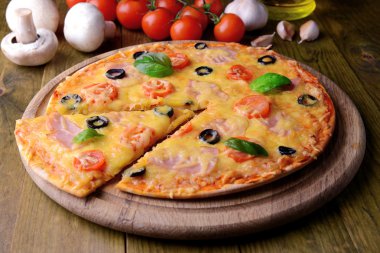lezzetli pizza üzerinde tablo yakın çekim
