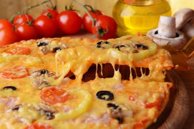 lezzetli pizza üzerinde tablo yakın çekim