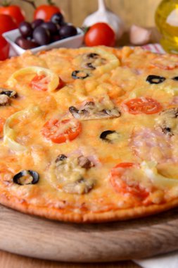 lezzetli pizza üzerinde tablo yakın çekim