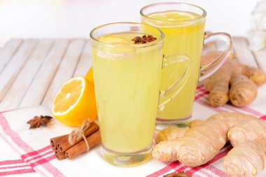 limon ve bal tablo yakın çekim üzerinde sağlıklı zencefil çayı