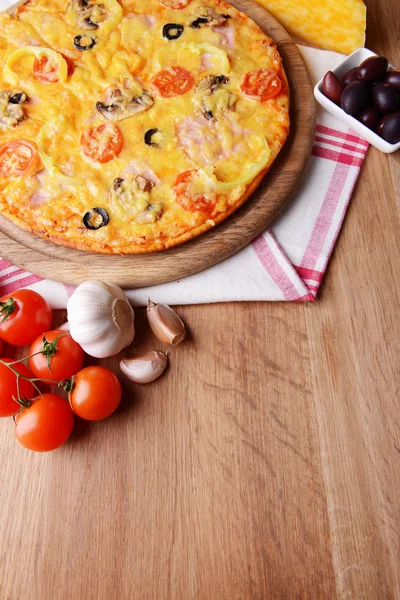 Tasty pizza on table close-up — Stock Photo, Image