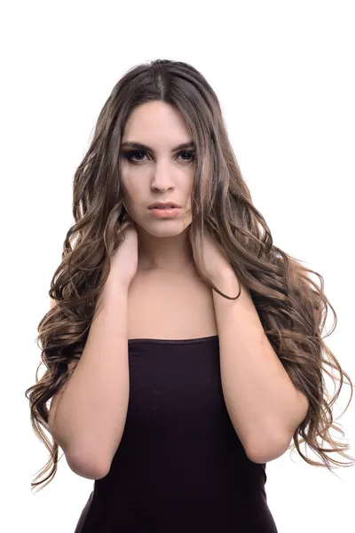 Hermosa joven con el pelo largo aislado en blanco — Foto de Stock