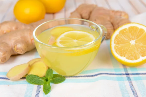 Zdrowe imbir herbata z cytryną i miodem na stół szczegół — Zdjęcie stockowe