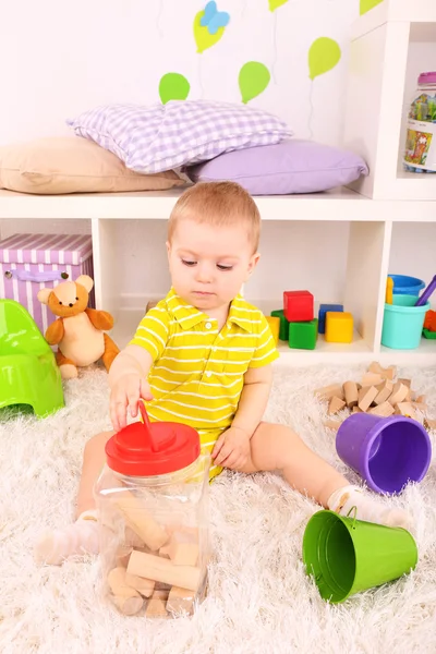 Schattig jongetje — Stockfoto