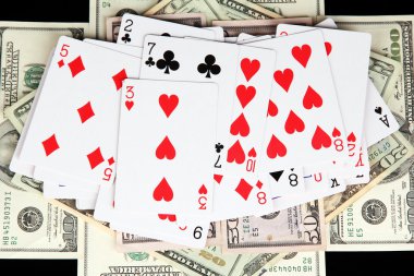 dolar ve bir deste oyun kağıdı