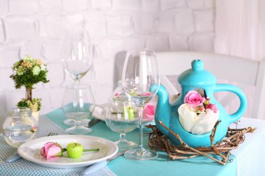 güzel tatil Paskalya Tablo ayarı açık renkli üzerinde mavi tonlarında 