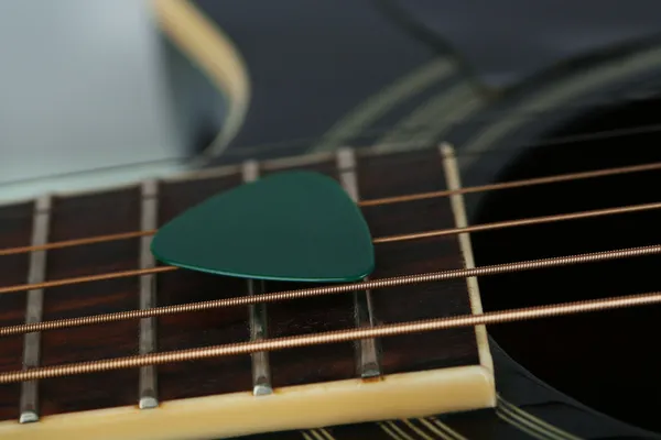 Barevné trsátko na kytaru — Stock fotografie