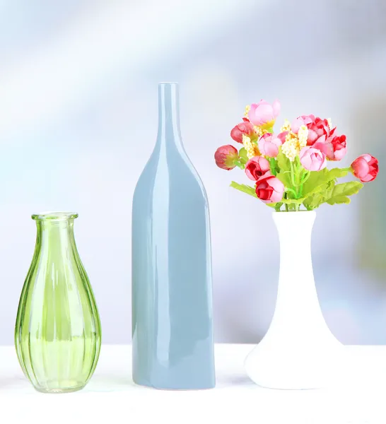 Diferentes vasos decorativos — Fotografia de Stock