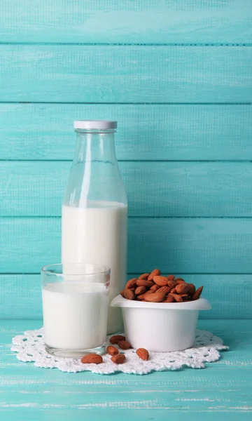 Мигдалеве молоко — стокове фото