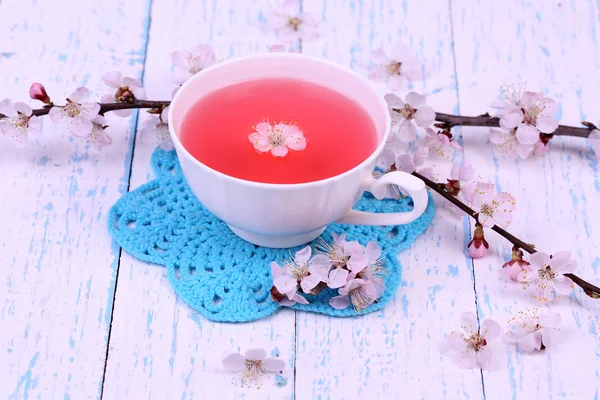 Aromatyczne herbaty z kwitnące gałęzie — Zdjęcie stockowe