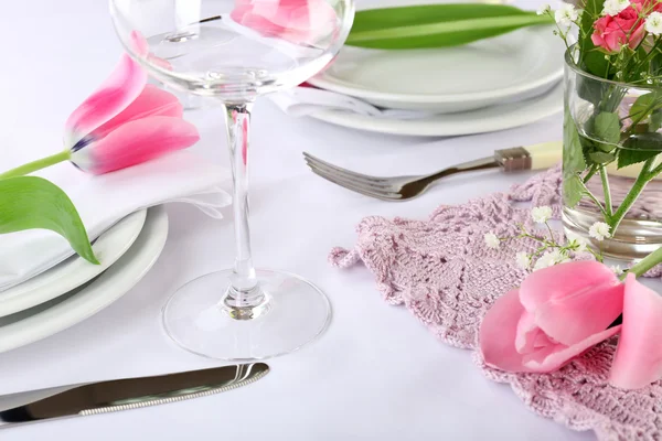 Table setting with spring flowers close up — Stock Photo, Image