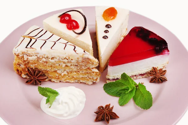 Ассортимент кусочков торта, крупным планом — стоковое фото