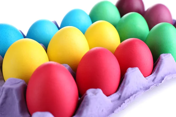 Ovos de Páscoa coloridos na bandeja de perto — Fotografia de Stock