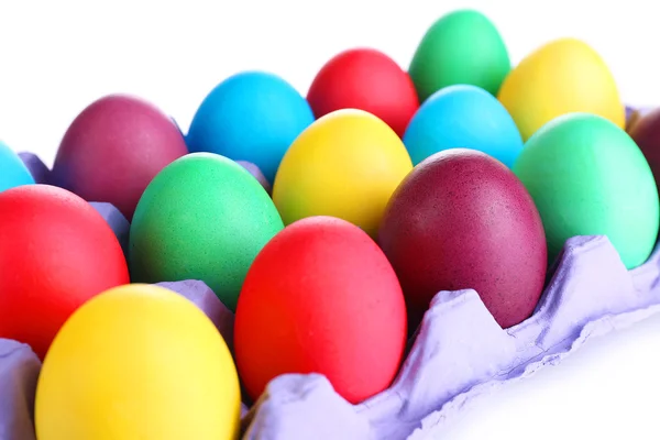 Renkli Paskalya yumurtaları içinde tepsi yakın çekim — Stok fotoğraf