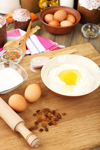 Torta di Pasqua che si prepara in cucina — Foto Stock