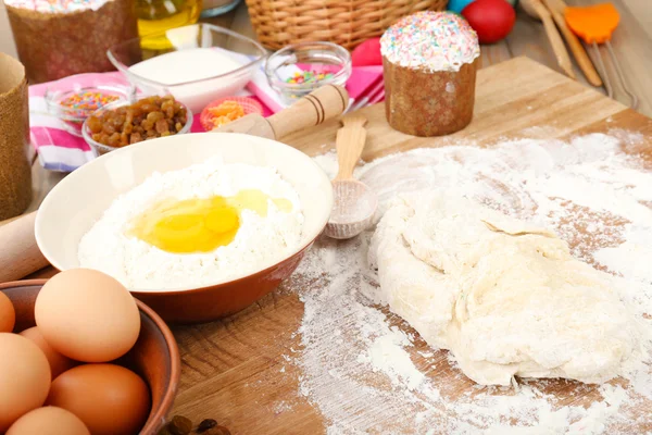 Easter cake preparing in kitchen — Stock Photo, Image