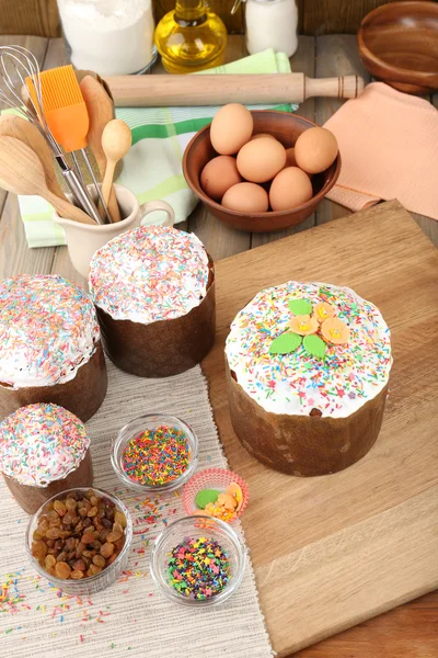 Velikonoční koláč připravuje v kuchyni — Stock fotografie