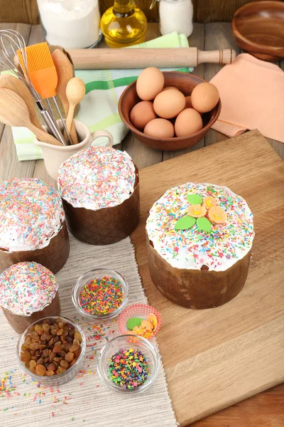 Bolo de Páscoa preparando na cozinha — Fotografia de Stock