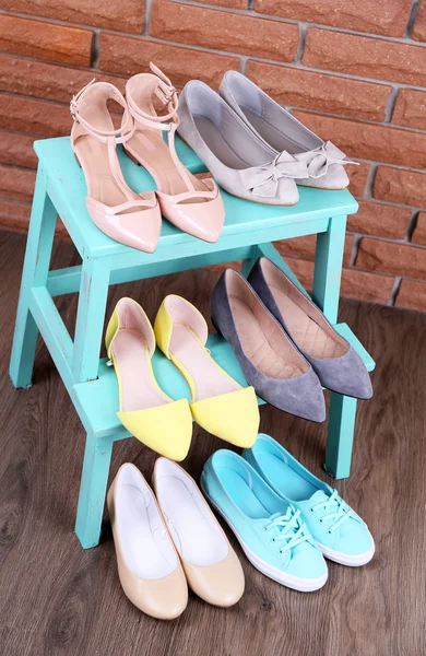 Shoe shelf with women shoes — Stock Photo, Image