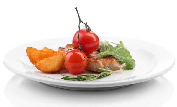 揚げジャガイモと野菜のグリル、白で隔離されるグリル ステーキ — ストック写真