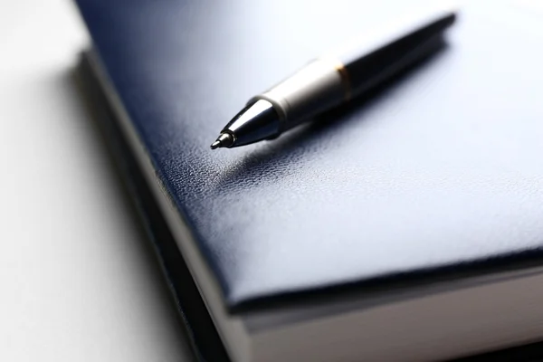 Pen on book, close up — Stock Photo, Image