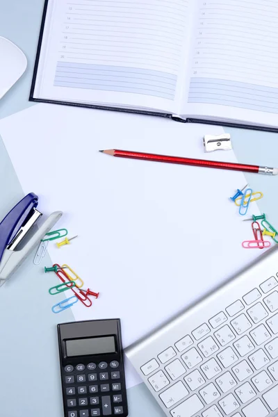 Office table with stationery accessories, keyboard and paper, close up — Stock Photo, Image