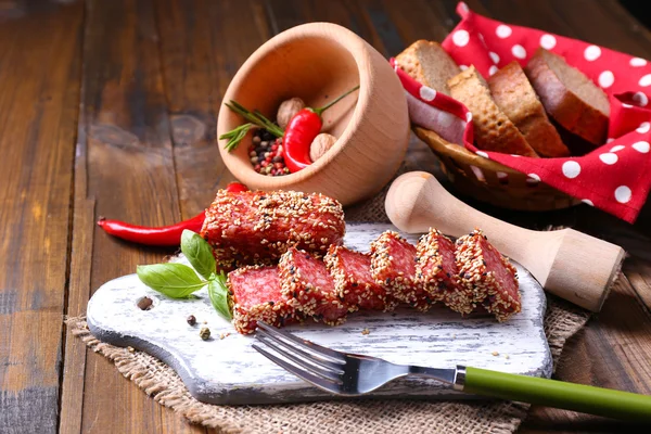 Sabrosa salchicha de salami — Foto de Stock