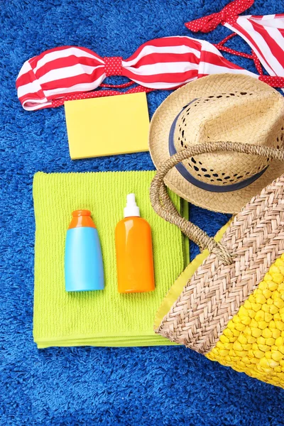 Wicker bag with colorful scarf — Stock Photo, Image