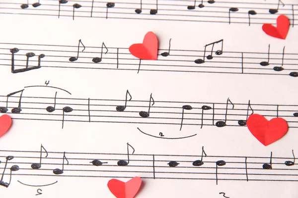 Papier harten op muziek boek — Stockfoto
