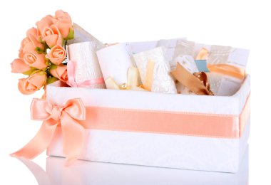 güzel el yapımı düğün kartları üzerinde beyaz izole kutusunda