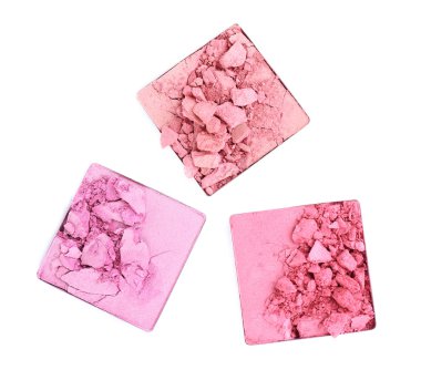 Ezilmiş göz farı beyaza izole edilmiş.