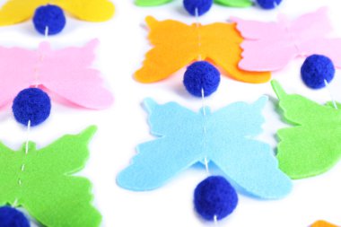 el yapımı çelenk üzerinde beyaz izole