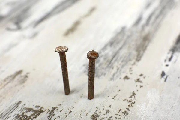 Uñas en tablero de madera —  Fotos de Stock