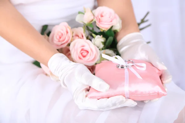 Bruid in handschoenen — Stockfoto