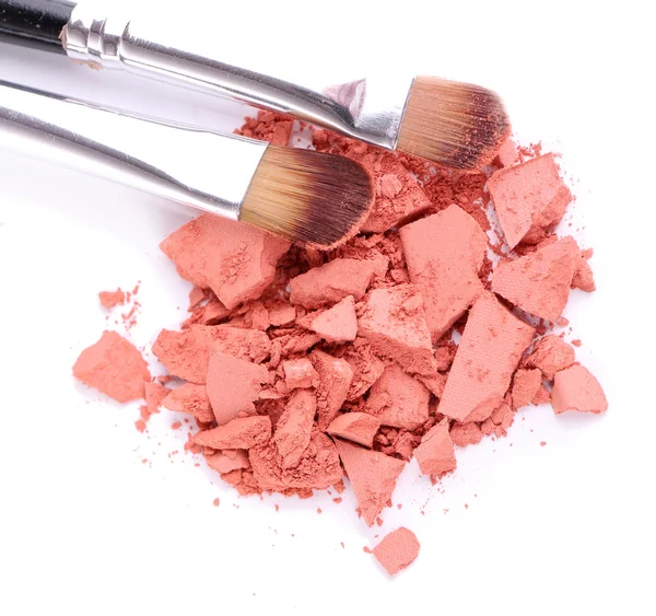 Crushed eyeshadow with brushes isolated on white — Stock Photo, Image