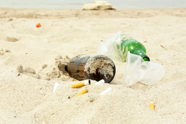 浜辺のゴミ — ストック写真