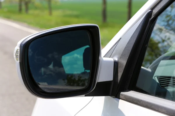 Coche en carretera — Foto de Stock