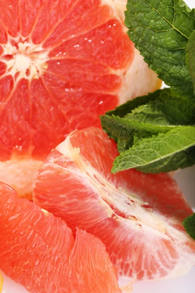 Grapefrukt frukt med mynta, närbild — Stockfoto