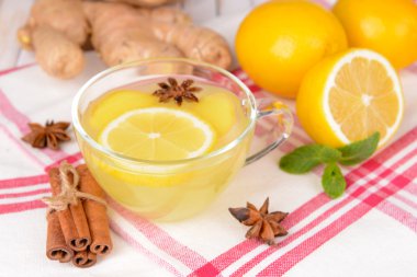 limon ve bal tablo yakın çekim üzerinde sağlıklı zencefil çayı