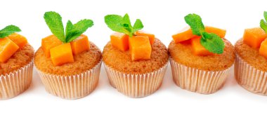 beyaz izole lezzetli kabak kekler