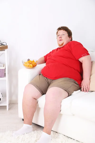 Preguiçoso excesso de peso masculino — Fotografia de Stock
